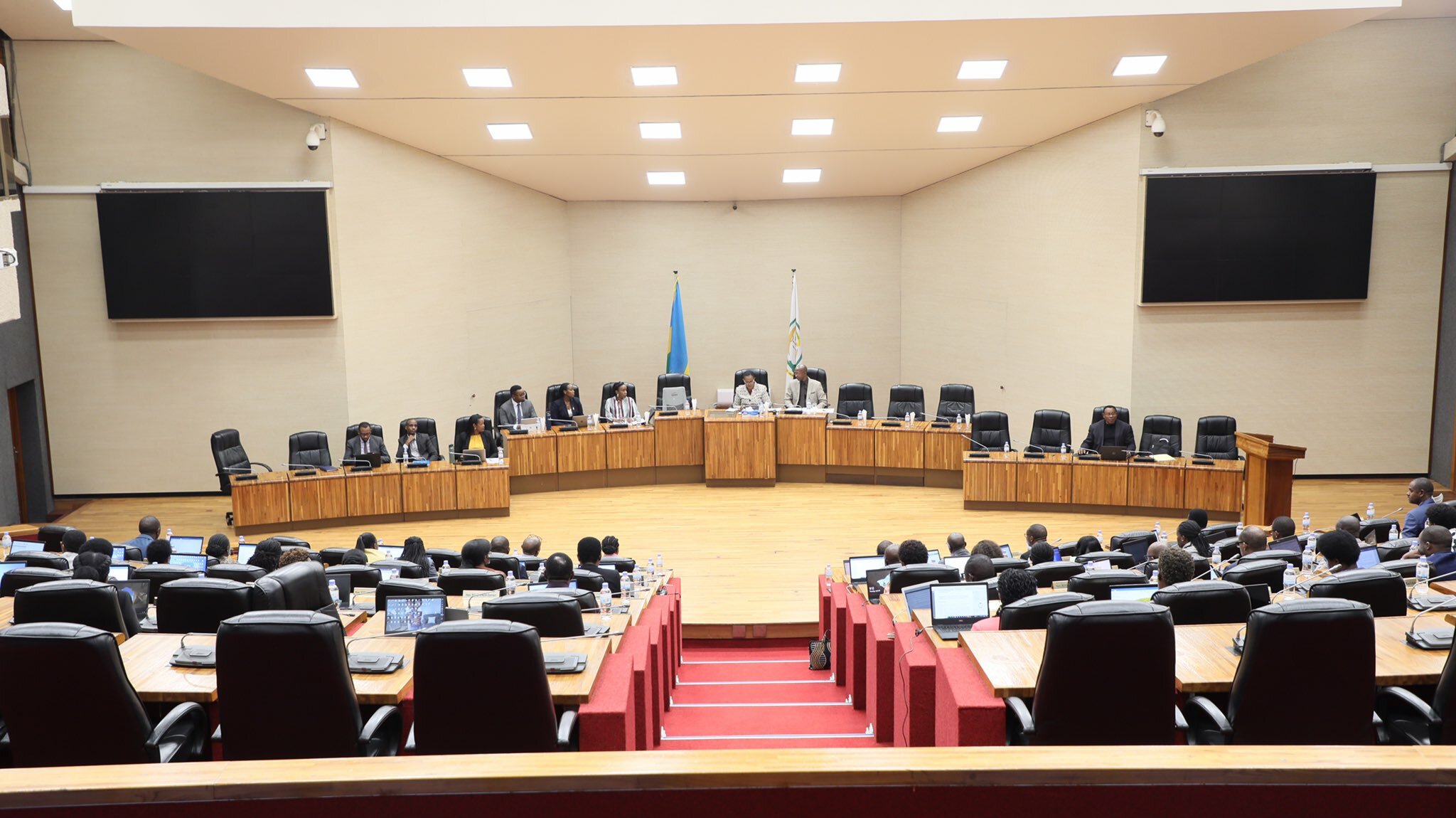 Abadepite bemeje ishingiro ry'Umushinga w'itegeko rigenga iyandikwa ry'abaturage muri Sisitemu y'Igihugu y'Indangamuntu-koranabuhanga