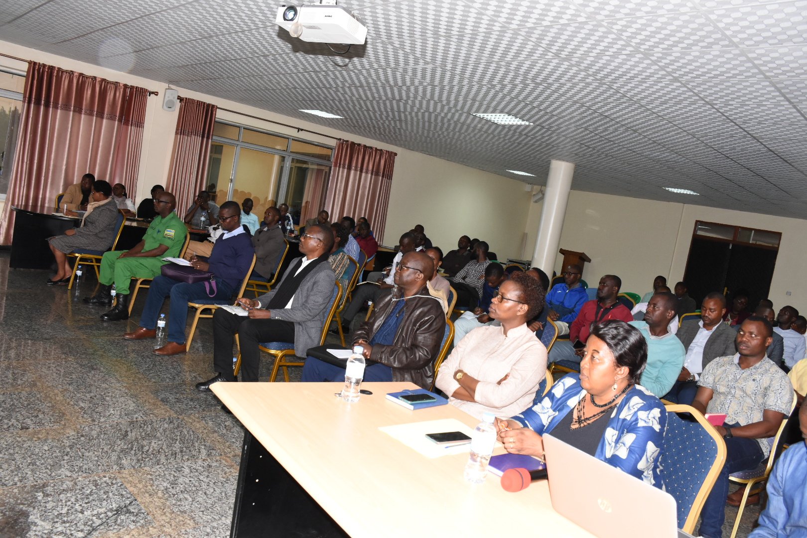 Hirya no hino mu turere harimo kuba ibiganiro n'Intumwa za Rubanda