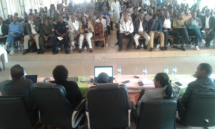 Intumwa za Rubanda zahuye n'abagize inzego zitandukanye zikorera mu Karere ka Kirehe, maze banenga umwanda basanze mu baturage.