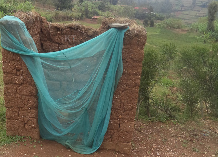 Abadepite basuye Karongi muri Mutarama 2016 ntibanyuzwe na bumwe mu bwiherero bahabonye