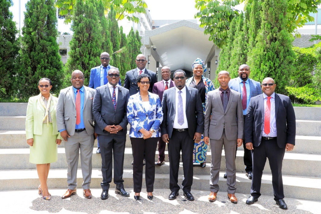 Abadepite baturutse muri Zambia bafashe ifoto y