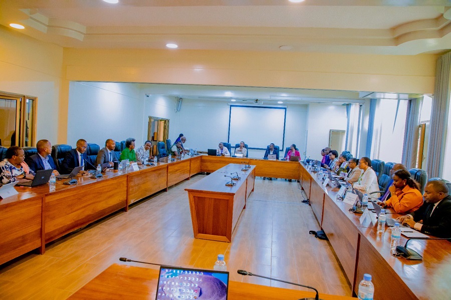 Basanga umugore utwitira abandi byamugiraho ingaruka niba adaherekejwe ukobikwiye 