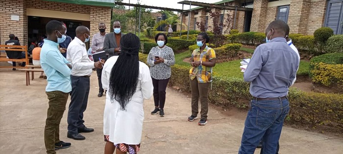 Abadepite basuye Akarere ka Muhanga bavuze ko bagiye gukora ubuvugizi kwandikira abana mu bigo by'ubuzima bikihutishwa