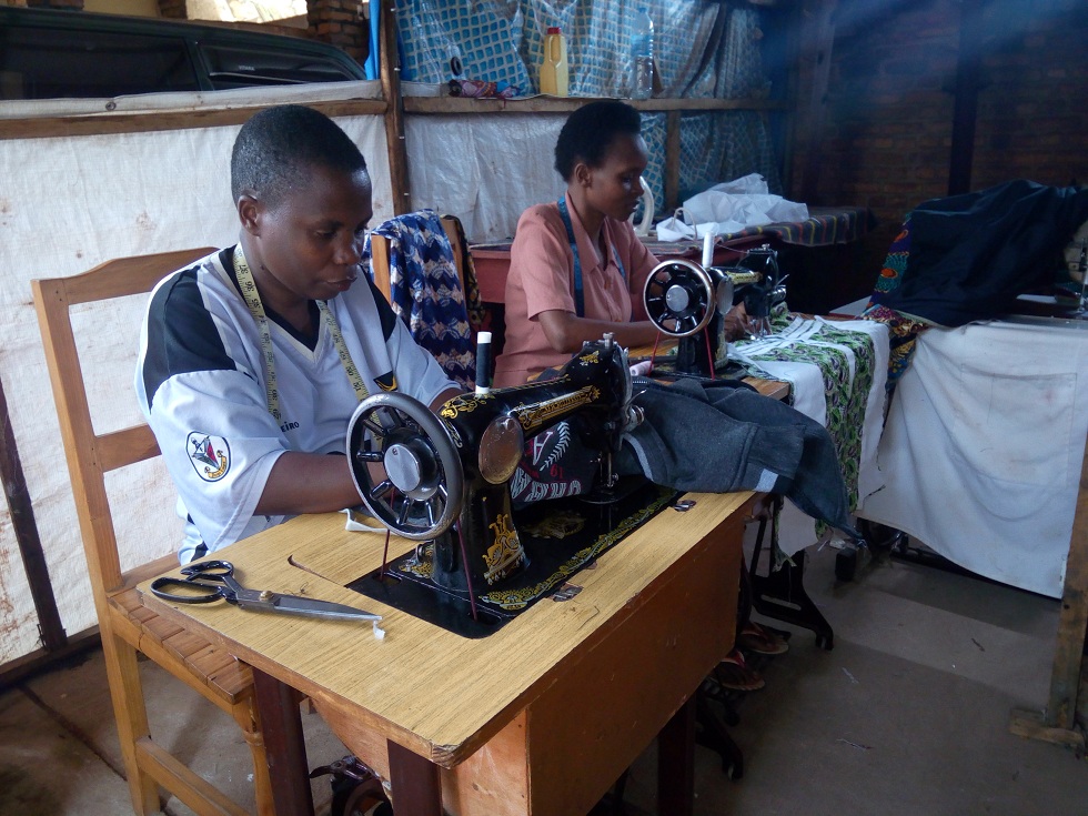 Sunday yemeza ko imyenda ya Made in Rwanda idahenze ahubwo ari uko akenshi abayidoda batihurira n'abaguzi bagahendwa