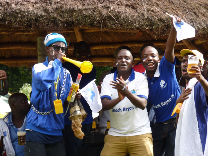 Abafana ba Rayon Sports yari ifite umukino i Rwamagana babanje kuza gushyigikira Valens.