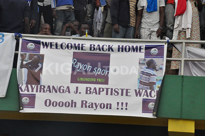 Abafana bari bazanye icyapa giha ikaze umutoza Kayiranga Baptiste.