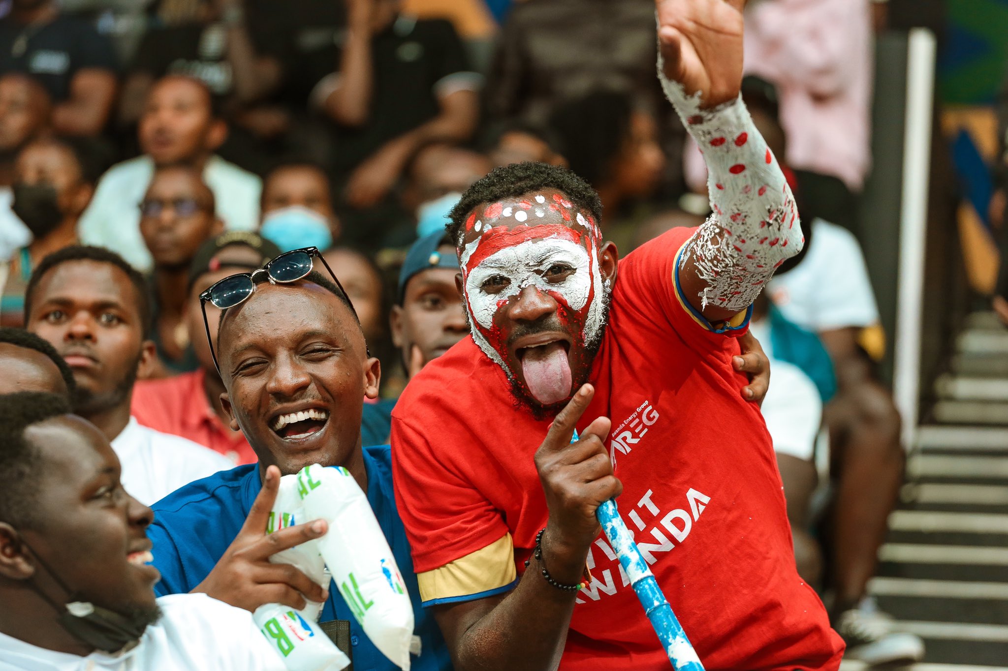 Abafana bari babukereye, abenshi bari inyuma ya REG BBC