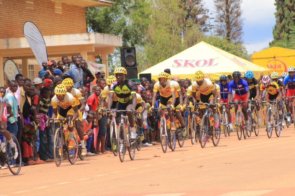 Abafana bari benshi ku mihanda 