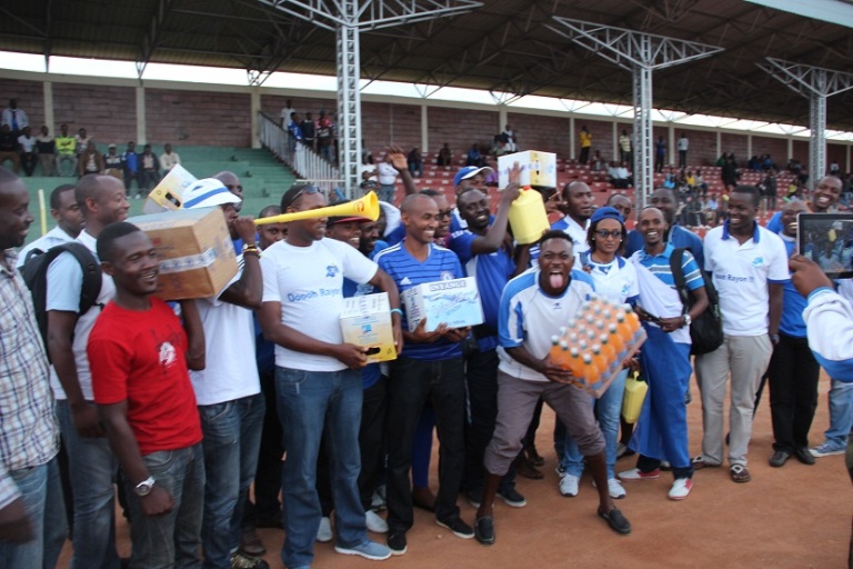 Bamwe mu ba fana ba Rayon Sport baje gushyigikira ikipe yabo mu myitozo.