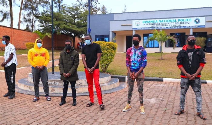 Polisi ivuga ko itazihanganira abarenga ku mabwiriza yo kwirinda Covid-19