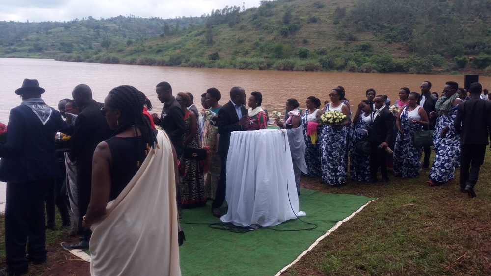 Baje kwibukira ku Cyamwakizi