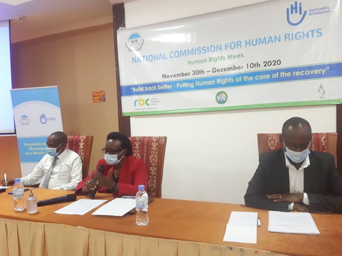 NCHR yifashishije inzego zirimo na NCPD mu gusobanura ibyo zikora bijyanye n'uburenganzira bwa muntu mu Rwanda