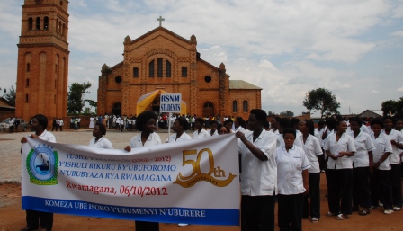 Abanyeshuri mu mutambagiro wo kwizihiza yubile y