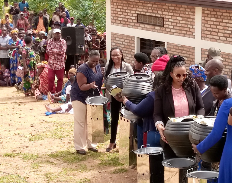 Abagabo bibukijwe ko bidateye igisebo kuba umugabo yateka