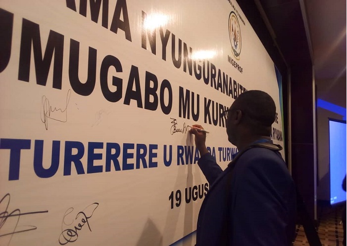 Abagabo basinyiye ko bagiye kurwanya isambanywa ry'abana