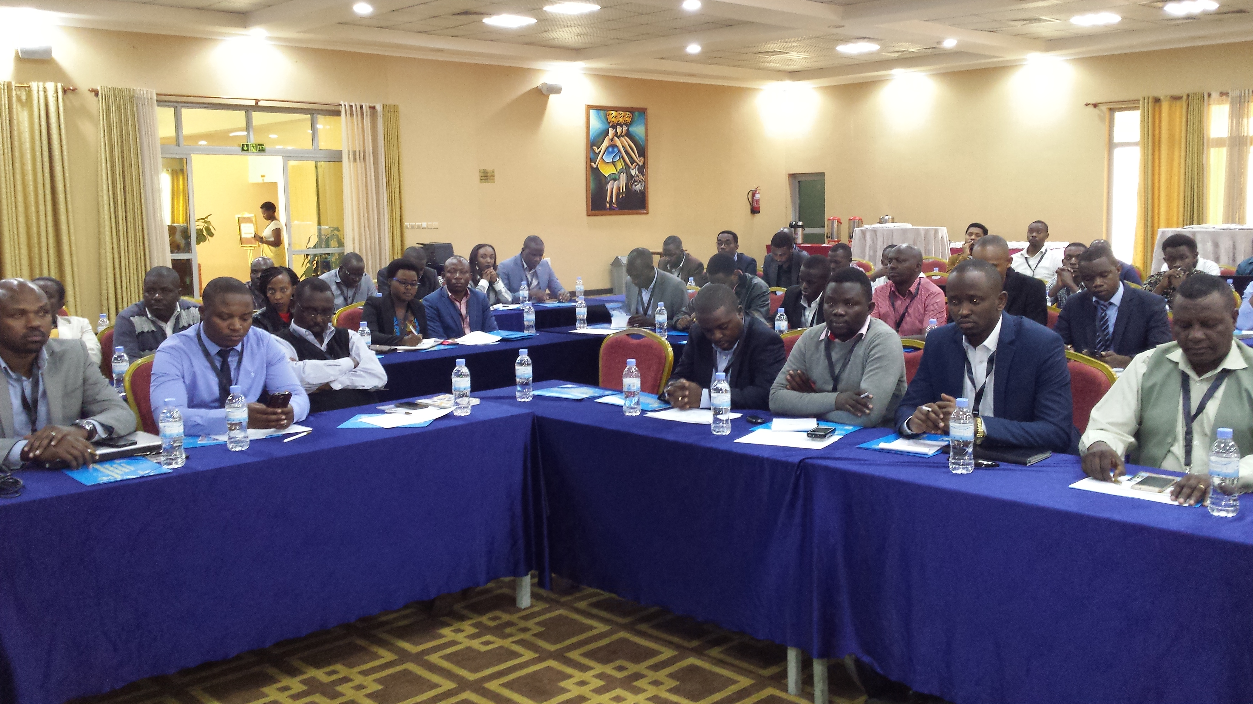 Abagenagaciro b'umwuga mu biganiro bigamije guhashya ababiyitirira