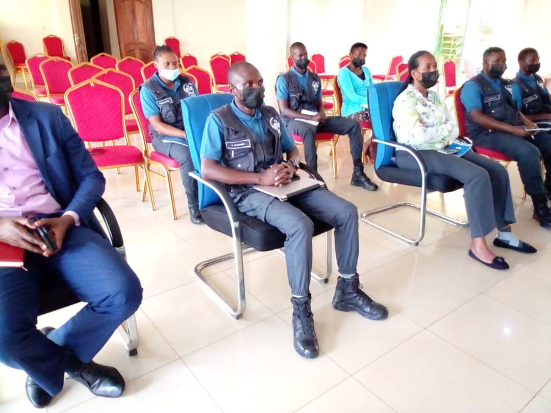 Abagenzacyaha bahereye ku nyuguti zishushanyije mu marenga