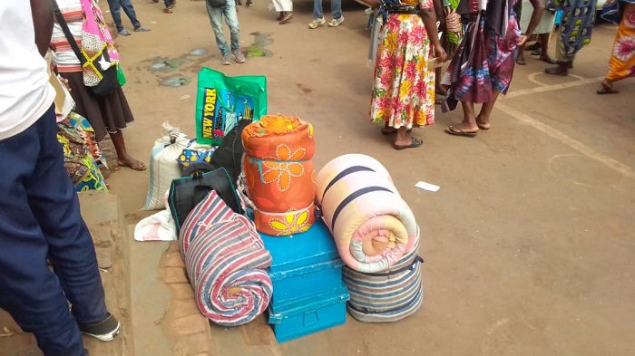 Abagenzi bajya mu Ntara bari bategereje ari benshi