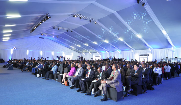 Abitabiriye Transform Africa2015 baribaza uko babona ikoranabuhanga ritabangamira uburere n