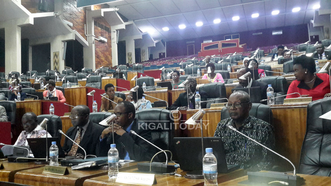 Abagize Inteko Ishinga Amategeko bari kwiga Imishinga itandukanye y'Amategeko