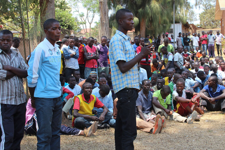 Abanyamuryango ba COTRAVERWA basaba umuyobozi wabo kwegura.