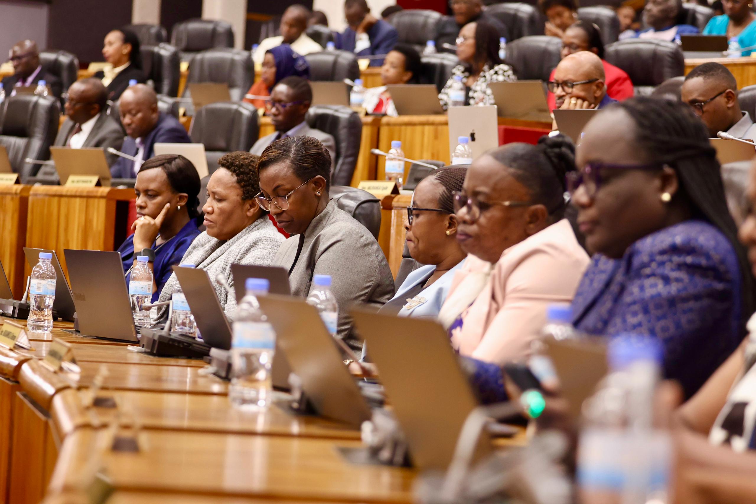 Abagize Inteko Ishinga Amategeko