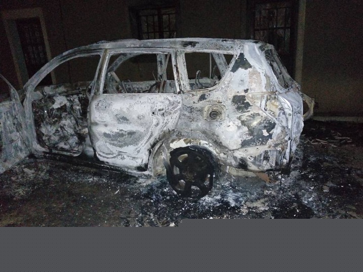 Abagizi ba nabi batwitse imodoka ya Gitifu w'Umurenge wa Nyabimata