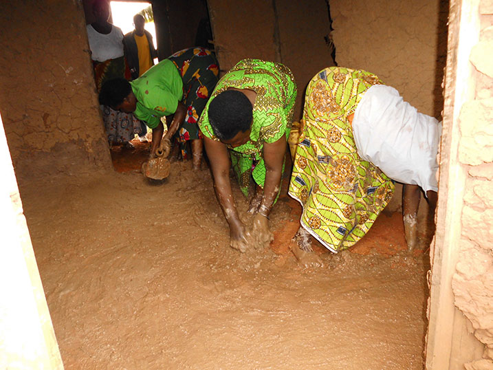 Abagize CNF bakurungira amazu y'abahejejwe inyuma n'amateka.