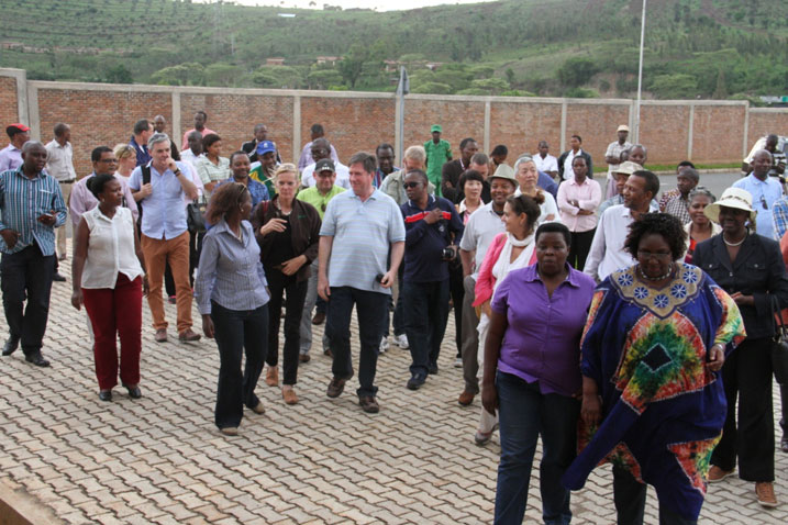 Abahagarariye ibihugu byabo bagiye gusura umupaka wa Ruhwa.