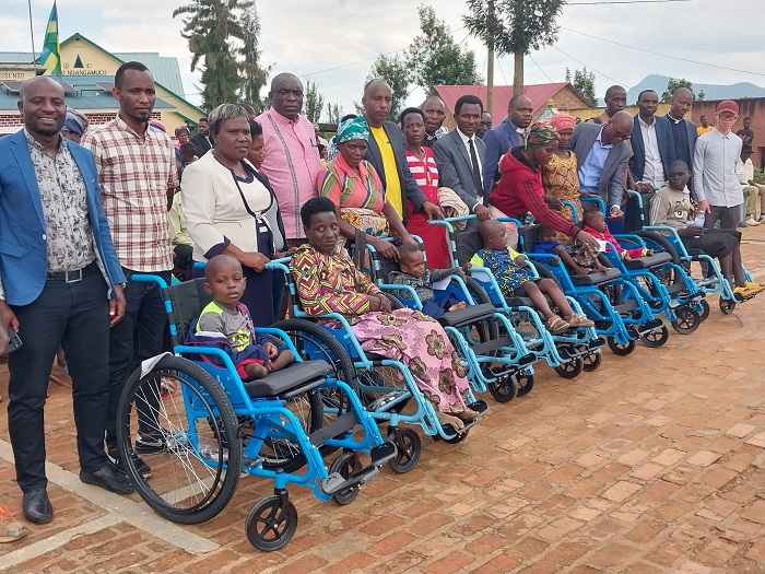 Abahawe amagare ngo bagiye kujya babona uko bagera kuri serivisi bitabagoye