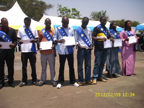 Bamwe mu bahawe inyemezabumenyi