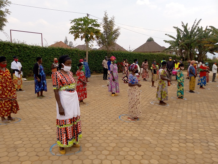 Abaturage bishyuriwe mituweri bishimiye ko batazongera kurembera iwabo mu ngo