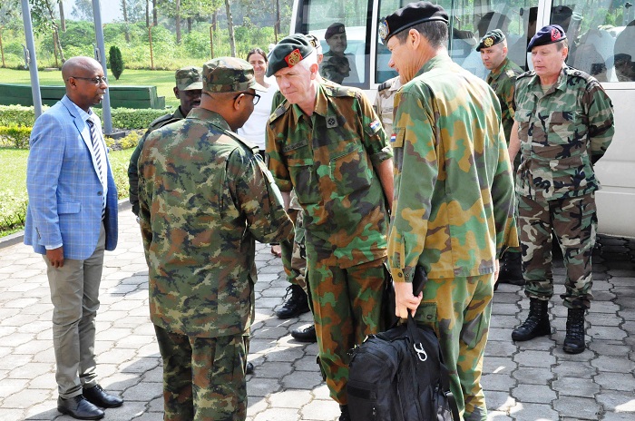 Aba basirikari bakiriwe mu kigo Rwanda Peace Academy gitanga amahugurwa ku basivili, abasirikari n