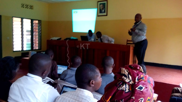 Abahuguriwe gukoresha ikoranabuhanga mu kwishyura imisoro