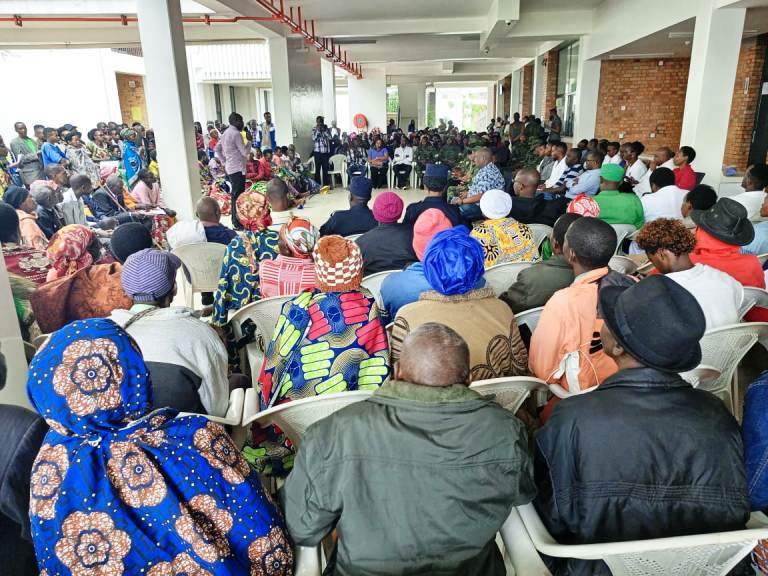 Abaje kwivuza ku munsi wa mbere barabarirwa muri 300