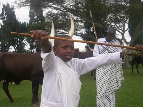 Abakuru n'abato bavugira inka bari babukereye mu mikenyero y'urwererane