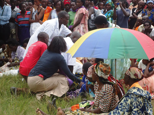 Abajyanama b'ihungabana bafasha uwahungabanye.