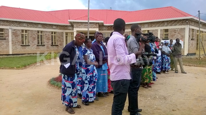 Abajyanama b'ubuzima barishimira ko begerejwe ivuriro nta mubyeyi ukibyarira mu nzira.