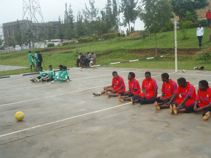 Abakinnyi bari mu myitozo.