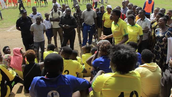 Abakinnyi b'ikipe y'abagore ba Rwimbogo ntibiyumvisha impamvu batewe mpaga