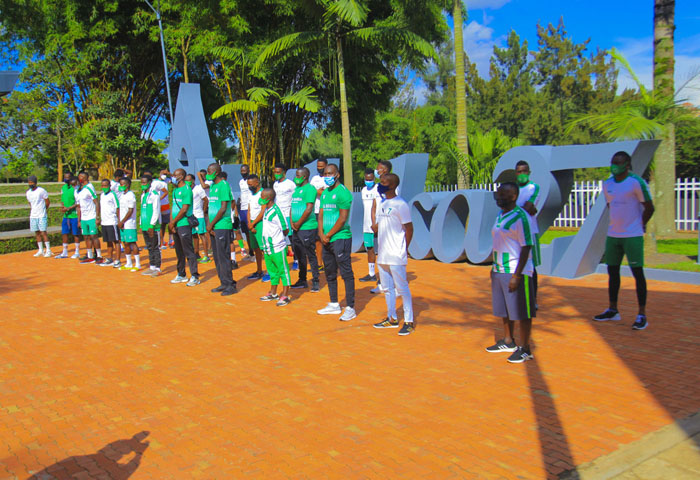 Abakinnyi ubwo bari ku Rwibutso 