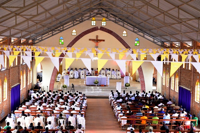 Ibyishimo byari byinshi ku bakirisitu bajyaga gusenga bakoze ingendo ndende