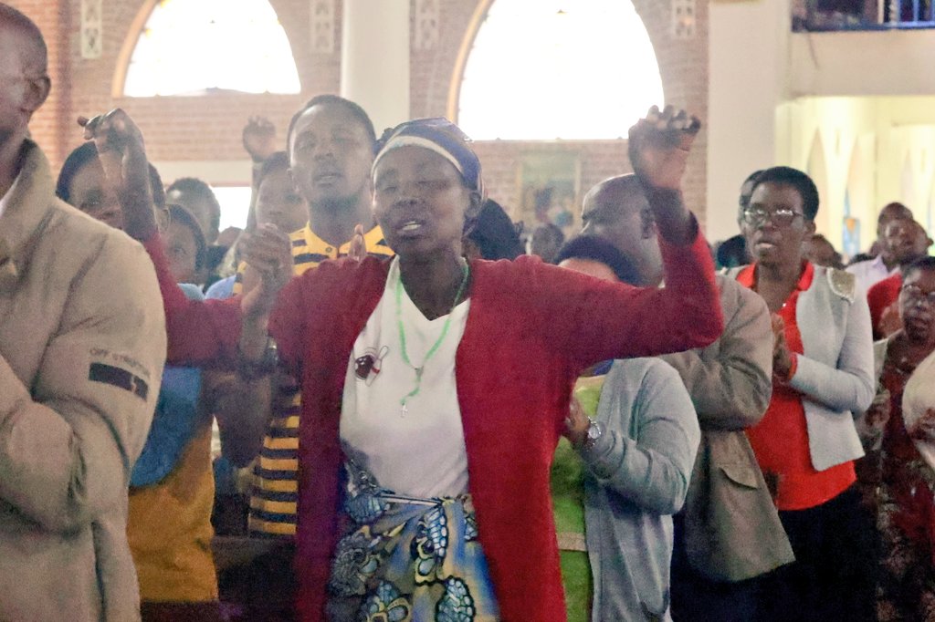 Abakirisitu muri Katedarali ya Ruhengeri bishimiye Misa yo gusabira amahoro mu Karere k'Ibiyaga Bigari