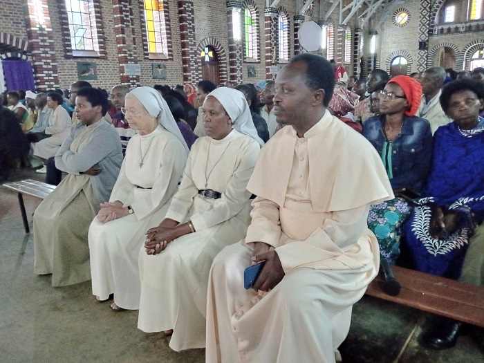 Abakirisitu ba Paruwasi ya Rwamagana bakiranye urugwiro Umwepisikopi wa Kibungo