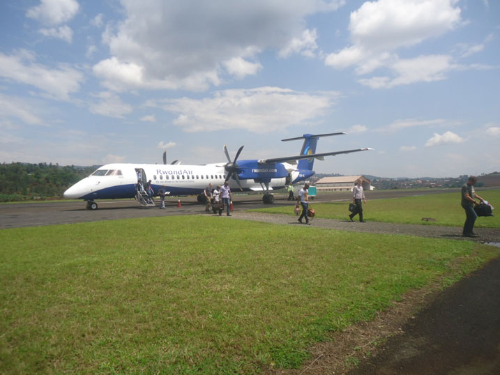 Abakiriya ba Rwandair bavuga ko amezi yo gusana ikibuga akwiye kuba 3 aho kuba 5.