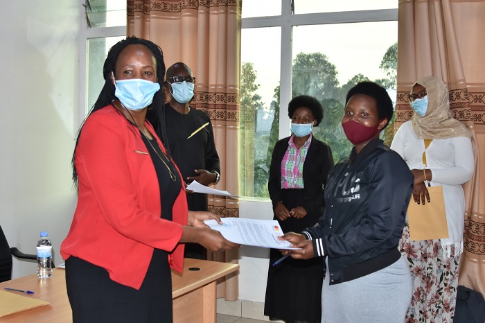 Akanyamuneza kari kose ku bakobwa barihirwa na FAWE-Rwanda