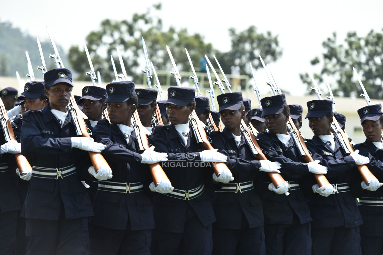 Abakobwa 33 bahawe ipeti rya ofisiye.