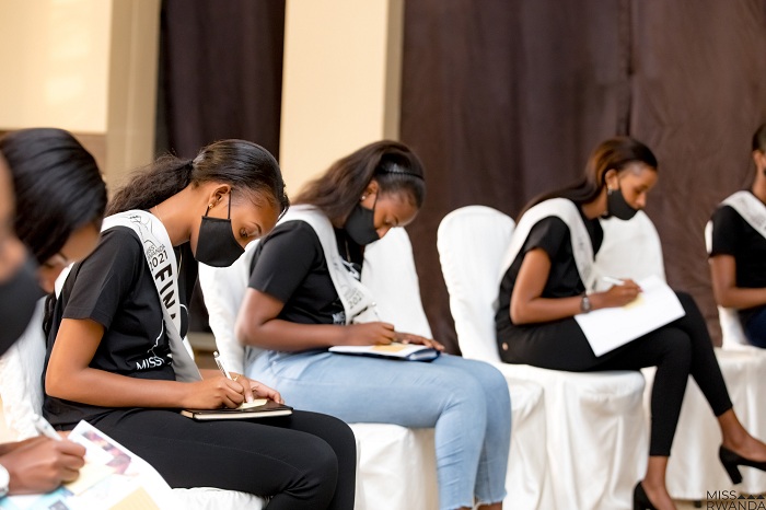 Ibyo abakobwa baganirizwa babikuramo amasomo bakandika