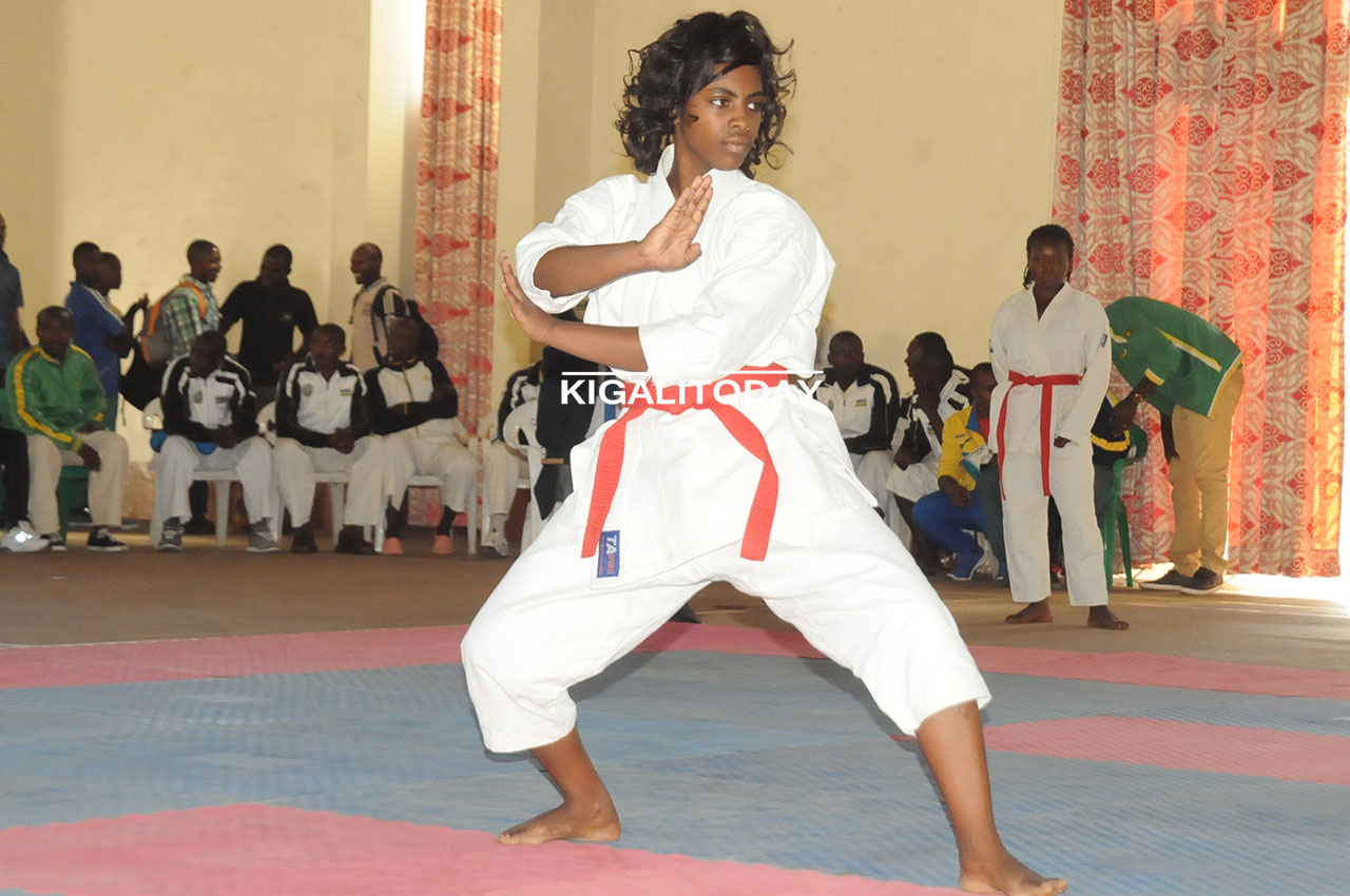 Uyu mukobwa yagaragaje ubuhanga mu kurushanwa muri kata