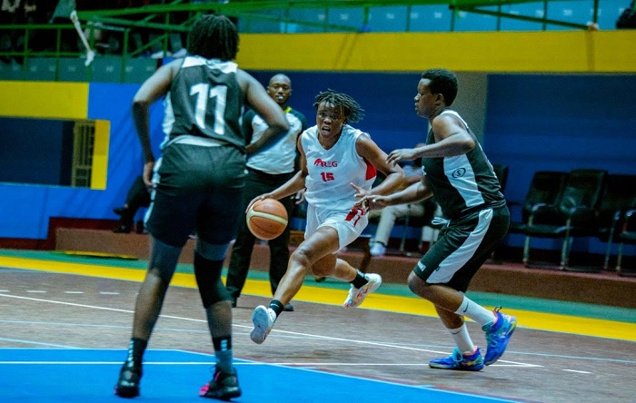 Feza Ibengo wa REG agerageza gucenga Umugwaneza Charlotte wa APR